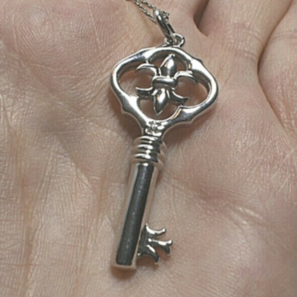 Fleur de Lis Key Pendant + 18" Necklace, Ornate, Beautiful! - Picture 2 of 6